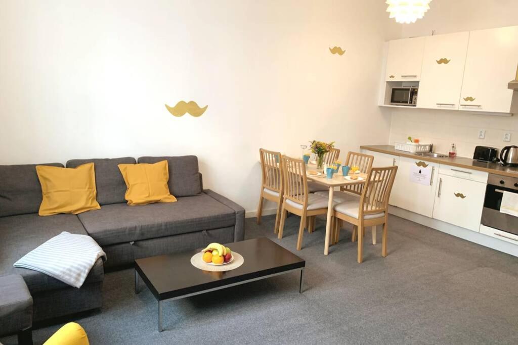 Little Tom Apartments Прага Екстериор снимка