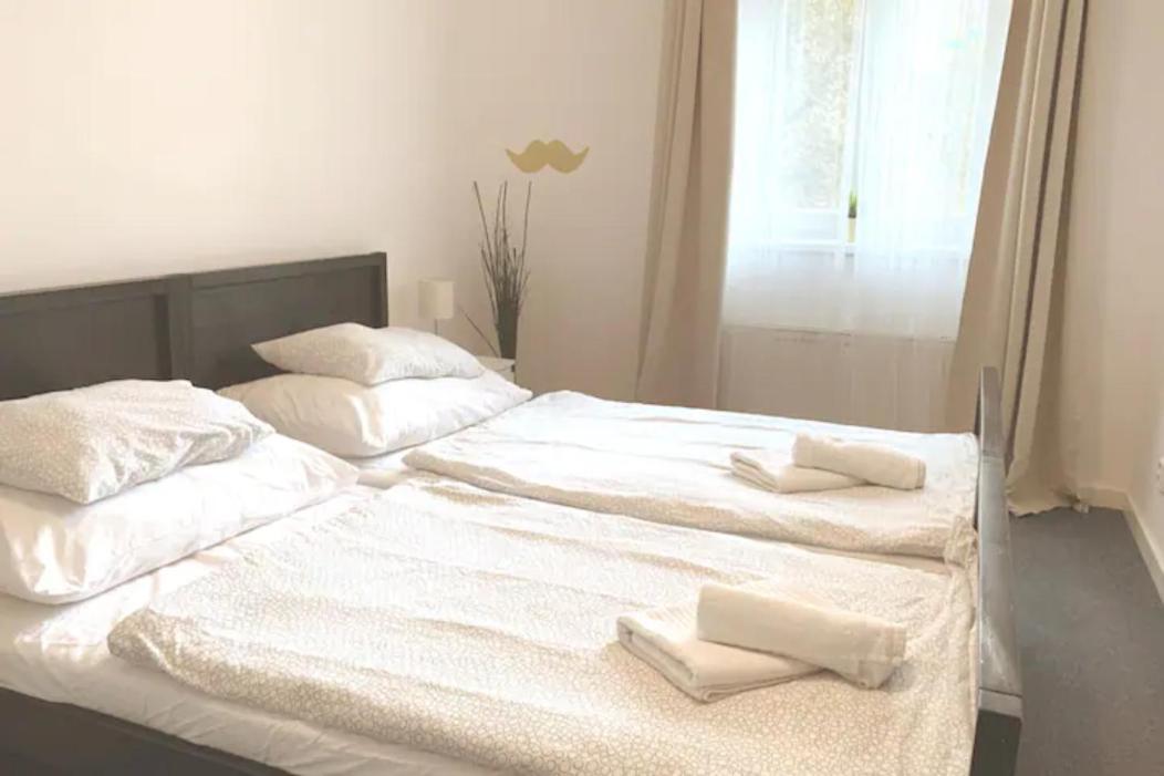 Little Tom Apartments Прага Екстериор снимка