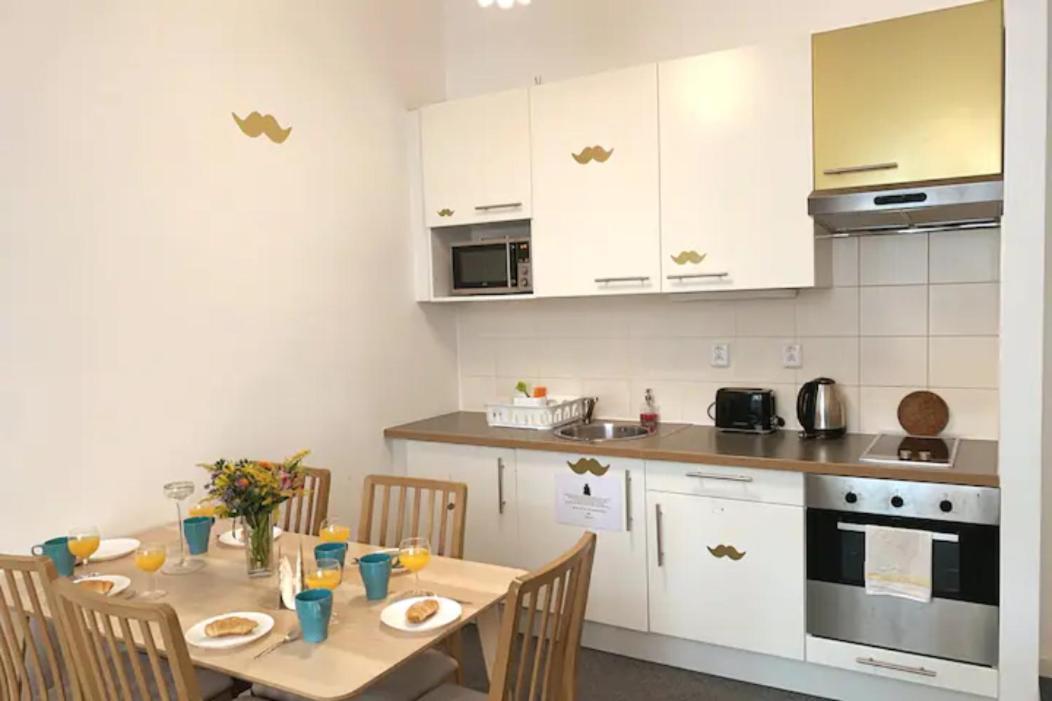 Little Tom Apartments Прага Екстериор снимка