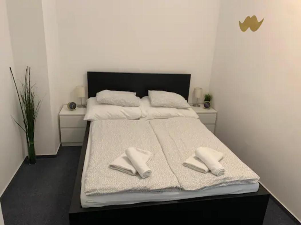 Little Tom Apartments Прага Екстериор снимка