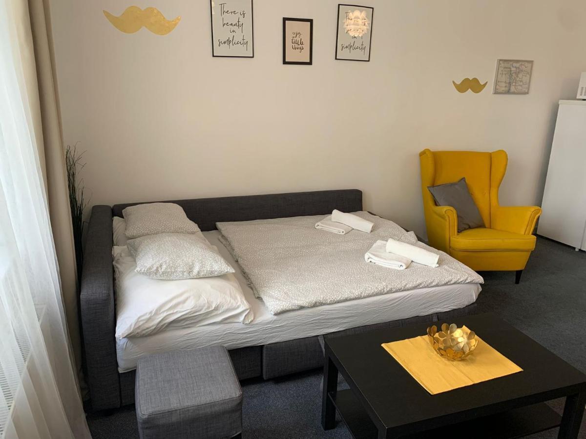 Little Tom Apartments Прага Екстериор снимка