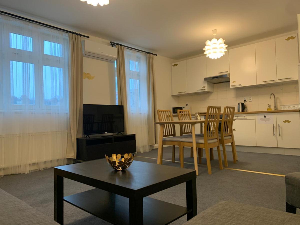 Little Tom Apartments Прага Екстериор снимка
