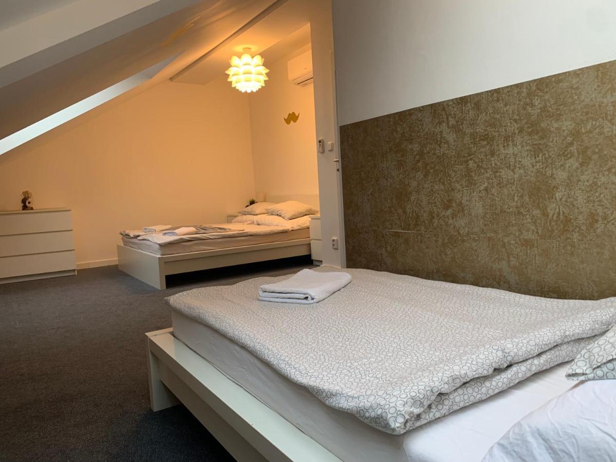 Little Tom Apartments Прага Екстериор снимка
