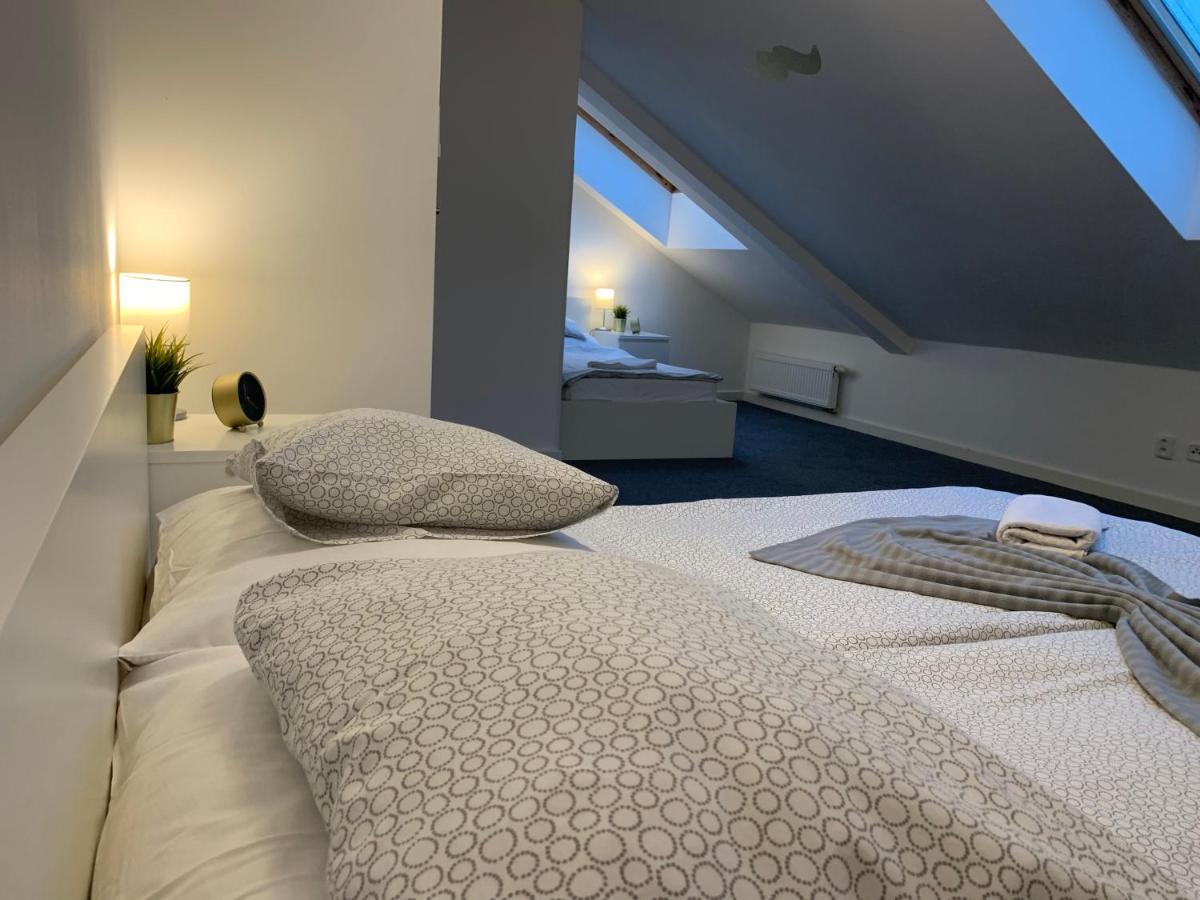 Little Tom Apartments Прага Екстериор снимка