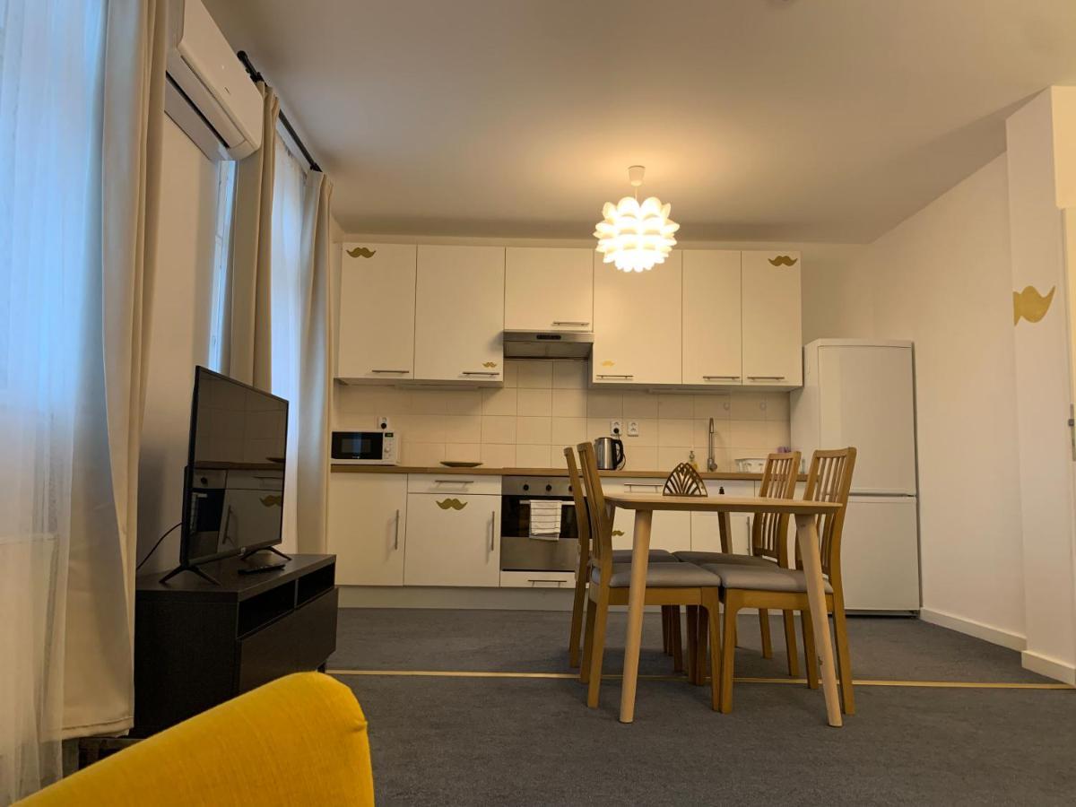 Little Tom Apartments Прага Екстериор снимка
