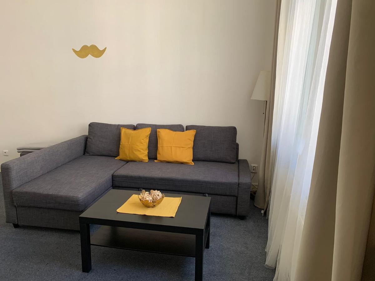 Little Tom Apartments Прага Екстериор снимка