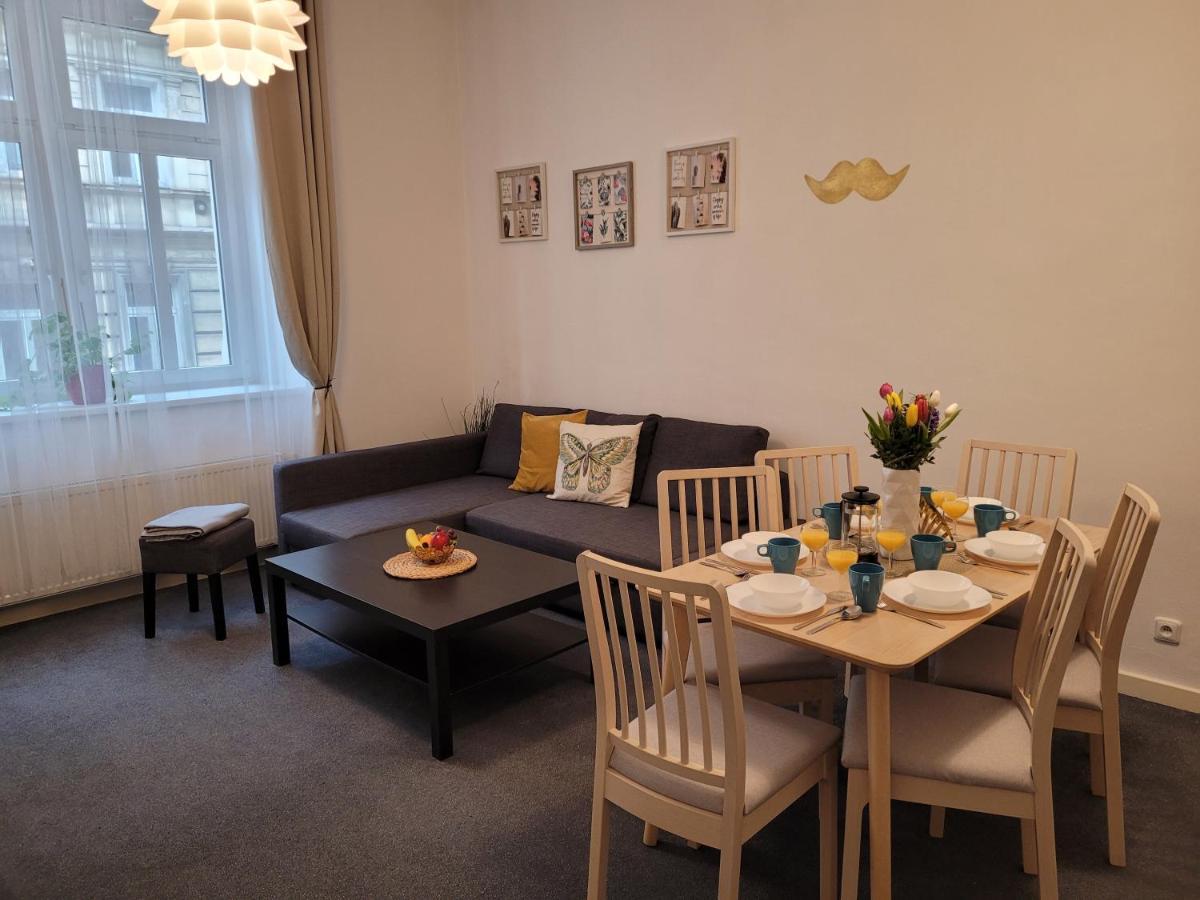 Little Tom Apartments Прага Екстериор снимка